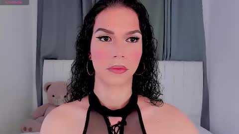 Snapshot of gatitavenecis1 chatting on 09-19-25, 12:06 Vnecis Marn online show from 09-19-25, 12:06