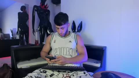 Snapshot of gato_pascal chatting on 06-14-26, 07:27 Gato online show from 06-14-26, 07:27