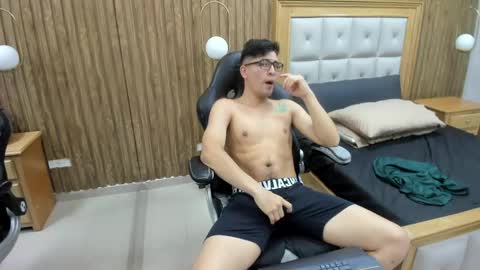 Snapshot of gean_mclovin chatting on 05-10-26, 07:30 Gean Mclovin online show from 05-10-26, 07:30