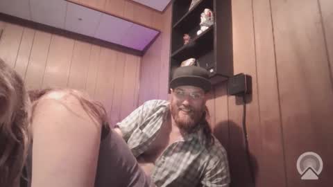 Geeznutsizonyrchyn online show from 10-15-25, 08:14