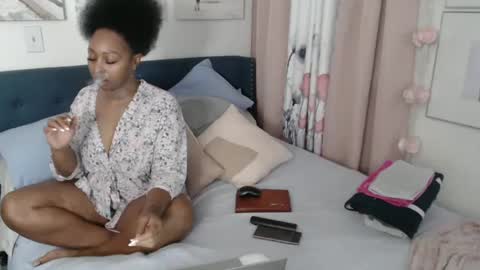 Snapshot of geishapaige chatting on 10-06-25, 10:12 The Empress online show from 10-06-25, 10:12