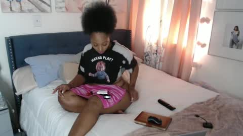 Snapshot of geishapaige chatting on 10-12-25, 05:12 The Empress online show from 10-12-25, 05:12