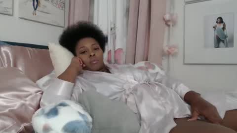 Snapshot of geishapaige chatting on 10-28-25, 12:30 The Empress online show from 10-28-25, 12:30