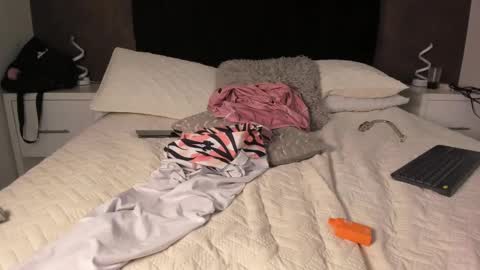 Snapshot of gemarodriguez_ chatting on 02-18-25, 05:09 Gemma online show from 02-18-25, 05:09