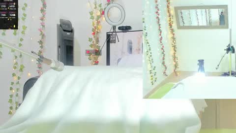 Snapshot of genesis__love_ chatting on 10-17-25, 09:23 Genesis online show from 10-17-25, 09:23