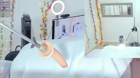 Snapshot of genesis__love_ chatting on 10-30-25, 09:22 Genesis online show from 10-30-25, 09:22