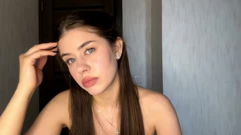 Snapshot of geniegrimmett chatting on 05-27-26, 04:48 Megan online show from 05-27-26, 04:48