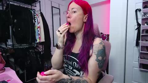 Genny Rock   and  online show from 05-05-26, 04:15