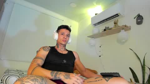 Snapshot of george_prince2 chatting on 12-31-24, 03:45 independent model online show from 12-31-24, 03:45