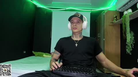 Snapshot of george_prince2 chatting on 01-27-25, 03:47 independent model online show from 01-27-25, 03:47