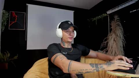 Snapshot of george_prince2 chatting on 11-06-25, 05:08 independent model online show from 11-06-25, 05:08