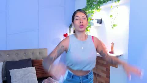 Snapshot of georgina_coule chatting on 10-21-25, 01:23 Georgina Coule online show from 10-21-25, 01:23