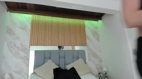 Snapshot of gerald_withe chatting on 03-10-26, 11:37 Gerald Withe online show from 03-10-26, 11:37