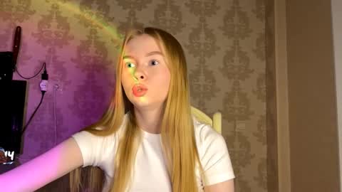 Amelia online show from 10-05-25, 08:18