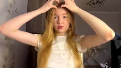 Amelia online show from 10-22-25, 09:09