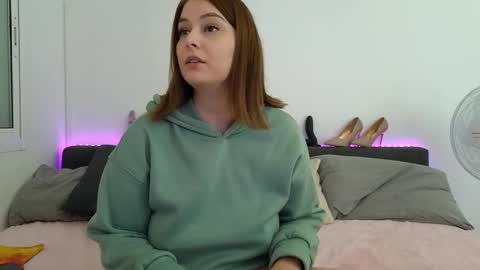 Snapshot of germangirl1996 chatting on 12-26-24, 04:58 Nadine online show from 12-26-24, 04:58