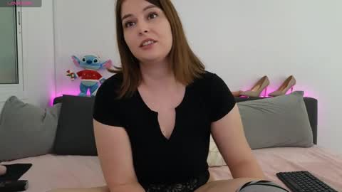 Snapshot of germangirl1996 chatting on 01-06-25, 05:16 Nadine online show from 01-06-25, 05:16