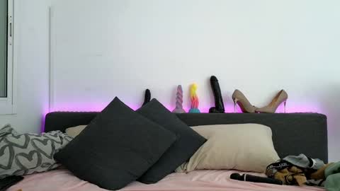 Snapshot of germangirl1996 chatting on 02-02-25, 08:08 Nadine online show from 02-02-25, 08:08