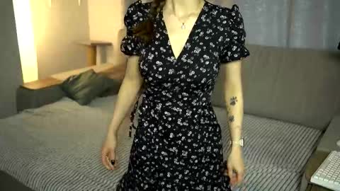 Jean and Isa couple Van online show from 11-10-25, 08:46