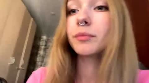 Sophie online show from 06-17-26, 04:15