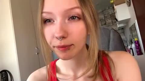 Sophie online show from 06-19-26, 04:39