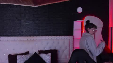 Allison  online show from 01-22-25, 01:20