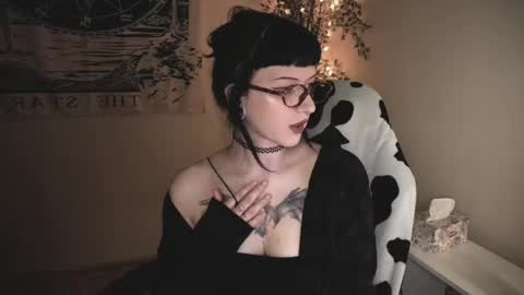 Snapshot of ghoticspectre chatting on 05-10-26, 05:18 ghoticspectre online show from 05-10-26, 05:18