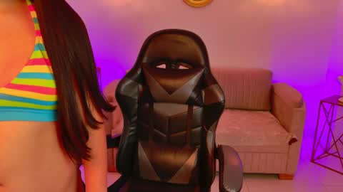 Snapshot of gia_capri chatting on 06-25-26, 04:12 Gia capri online show from 06-25-26, 04:12