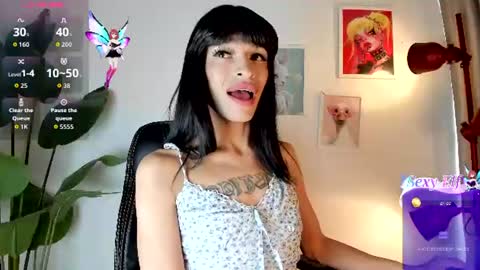 Gia  Please help me with your thumbs up its important   online show from 06-17-26, 01:12