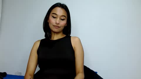 Gia Lee online show from 10-06-25, 02:42