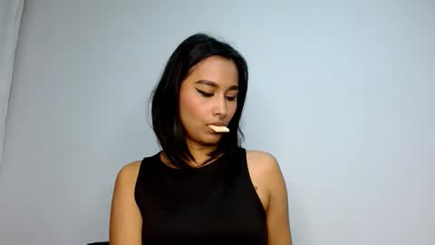 Gia Lee online show from 10-13-25, 03:17