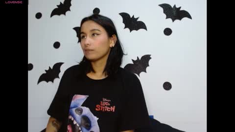 Gia Lee online show from 10-25-25, 03:47