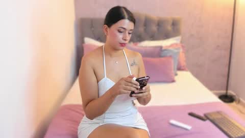 Gia online show from 11-22-25, 05:01