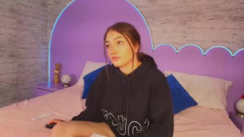 Snapshot of giaa_ross chatting on 03-12-26, 07:31 Gia online show from 03-12-26, 07:31