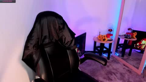 Snapshot of giabrook chatting on 12-11-24, 07:42 Gia online show from 12-11-24, 07:42