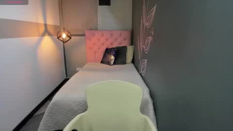Snapshot of giafox_ chatting on 12-27-24, 11:50 G I A FOX online show from 12-27-24, 11:50