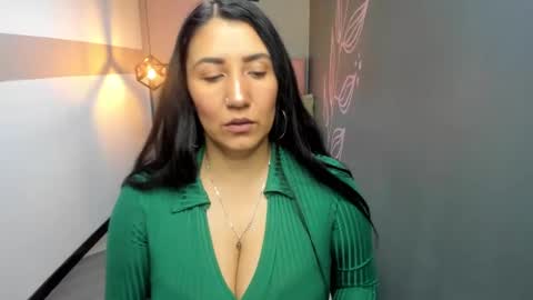 Snapshot of giafox_ chatting on 02-05-25, 12:38 G I A FOX online show from 02-05-25, 12:38