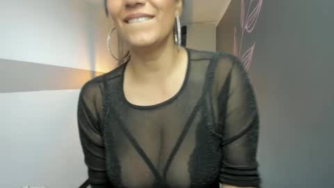 Snapshot of giafox_ chatting on 02-14-25, 10:36 G I A FOX online show from 02-14-25, 10:36