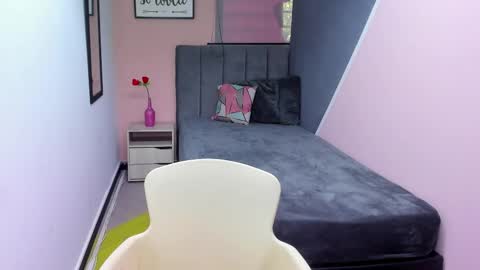 Snapshot of giafox_ chatting on 02-19-25, 12:33 G I A FOX online show from 02-19-25, 12:33