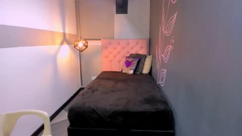Snapshot of giafox_ chatting on 02-23-25, 10:39 G I A FOX online show from 02-23-25, 10:39