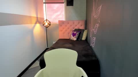 Snapshot of giafox_ chatting on 02-26-25, 03:41 G I A FOX online show from 02-26-25, 03:41