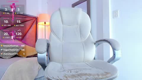 Gia  online show from 12-21-24, 08:43