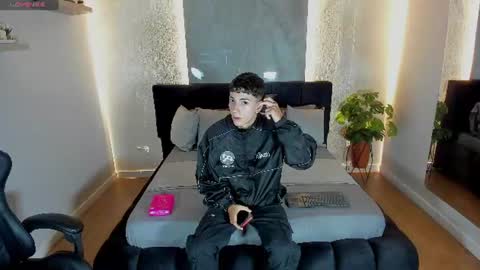 Snapshot of gian_rossii chatting on 07-09-26, 11:14 GIAN online show from 07-09-26, 11:14