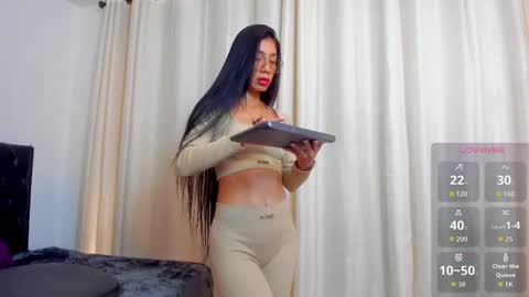 Snapshot of giana_gill chatting on 04-30-26, 05:08 Giana online show from 04-30-26, 05:08