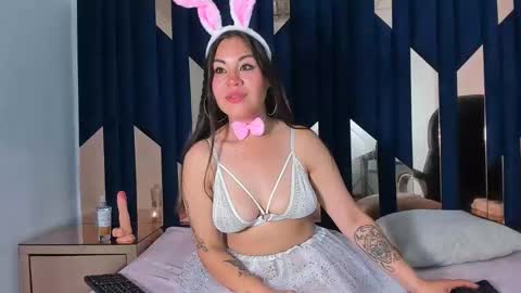 Snapshot of giannajohnson chatting on 10-24-25, 04:09 GiannaJohnson online show from 10-24-25, 04:09