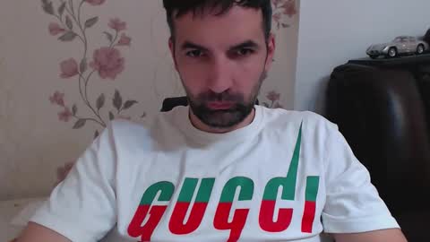 Snapshot of gianni_lion chatting on 04-06-26, 01:23 Gianni online show from 04-06-26, 01:23