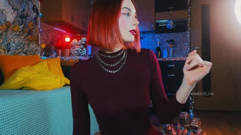 Snapshot of giantess_eva chatting on 12-24-24, 11:33 Eva online show from 12-24-24, 11:33