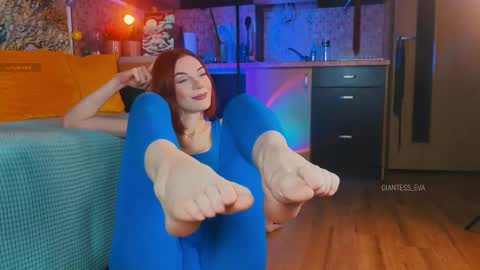 Snapshot of giantess_eva chatting on 03-07-25, 12:45 Eva online show from 03-07-25, 12:45