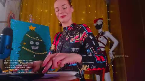 Snapshot of giantess_eva chatting on 12-22-25, 07:11 Eva online show from 12-22-25, 07:11