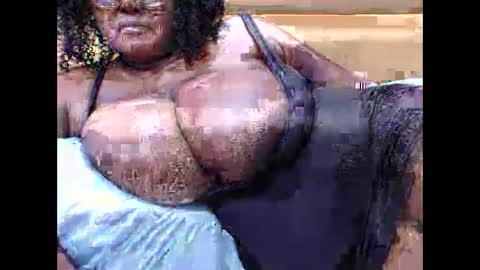 Snapshot of gianttitts chatting on 03-27-26, 08:08 gianttitts online show from 03-27-26, 08:08